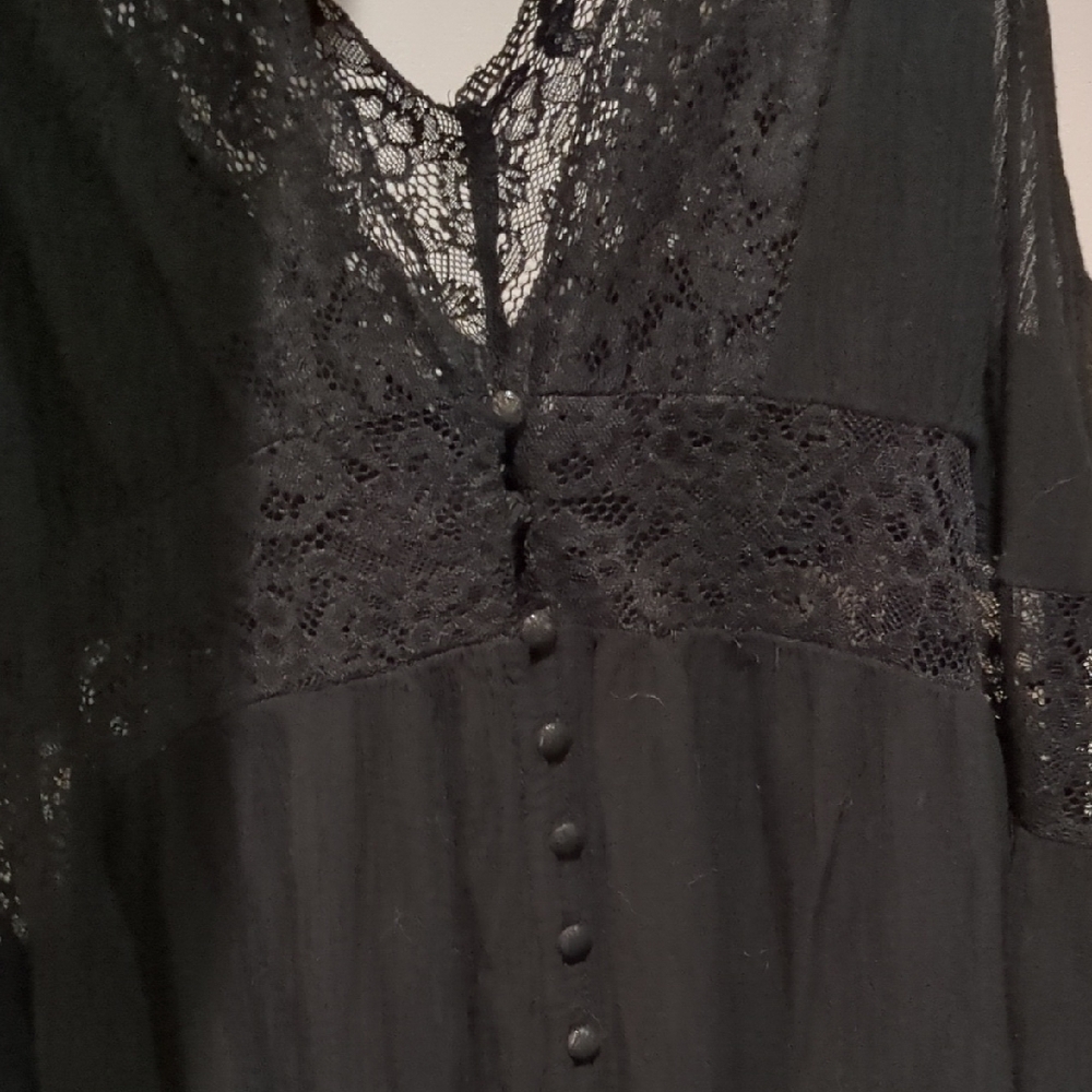 Forever 21 Black Lace Detail Top - Picture 6 of 6